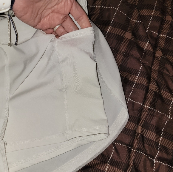 Zyia shorts - Picture 2 of 2